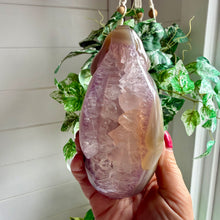 Load image into Gallery viewer, Hand Carved Amethyst Agate Rabbit|Bunny