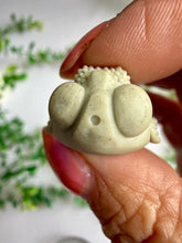 Load image into Gallery viewer, Alashan Agate Fish Carvings