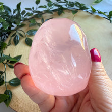 Load image into Gallery viewer, Stunning Rose Quartz Skull with Asterism