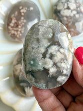 Load image into Gallery viewer, Black Flower Agate Palm Stones|Agate with Floral Inclusions