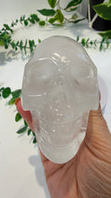 Load image into Gallery viewer, Quartz Skull (Maeve)
