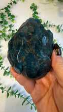 Load image into Gallery viewer, Blue Apatite Flower Carving
