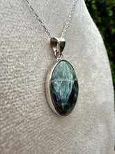 Load image into Gallery viewer, Seraphinite Oval Necklace set in 925 Silver
