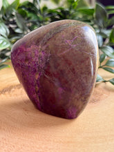 Load image into Gallery viewer, Stichtite and Serpentine Freeform|Atlantisite Freeform
