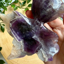 Load image into Gallery viewer, Chevron Amethyst Hand Carved Fish
