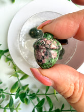 Load image into Gallery viewer, Crystal Acorn Carvings|Mini Crystals
