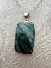 Load image into Gallery viewer, Seraphinite Oblong Necklace set in 925 Silver
