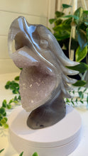 Load image into Gallery viewer, Hand Carved Agate Eagle with Amethyst
