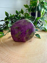 Load image into Gallery viewer, Stichtite and Serpentine Freeform|Atlantisite Freeform
