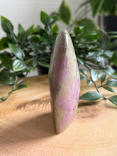 Load image into Gallery viewer, Stichtite and Serpentine Freeform|Atlantisite Freeform
