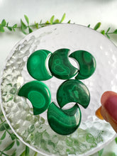 Load image into Gallery viewer, Malachite Moon Carving|Mini Crystals
