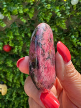 Load image into Gallery viewer, Rhodonite Freeform from Zimbabwe|Rhodonite Gallet
