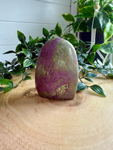 Load image into Gallery viewer, Stichtite and Serpentine Freeform|Atlantisite Freeform
