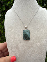 Load image into Gallery viewer, Seraphinite Oblong Necklace set in 925 Silver
