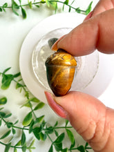 Load image into Gallery viewer, Crystal Acorn Carvings|Mini Crystals
