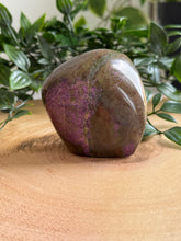 Load image into Gallery viewer, Stichtite and Serpentine Freeform|Atlantisite Freeform
