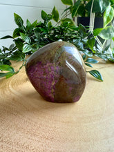 Load image into Gallery viewer, Stichtite and Serpentine Freeform|Atlantisite Freeform

