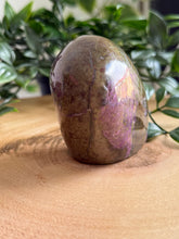 Load image into Gallery viewer, Stichtite and Serpentine Freeform|Atlantisite Freeform
