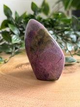 Load image into Gallery viewer, Stichtite and Serpentine Freeform|Atlantisite Freeform
