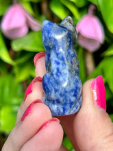 Load image into Gallery viewer, Sodalite Cat Carving|Ethically Sourced|Carvings|Natural Sodalite
