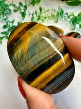Load image into Gallery viewer, Tiger’s Eye Palm Stones|Strength &amp; Protection
