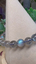 Load and play video in Gallery viewer, Labradorite 7/8mm Stretch Beaded Bracelet
