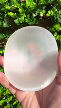 Load and play video in Gallery viewer, Selenite Bowl|Satin Spar Dish
